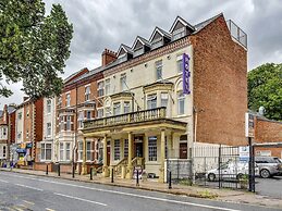 Empire Hotel
