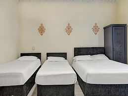Empire Hotel