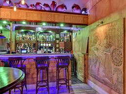 Empire Hotel