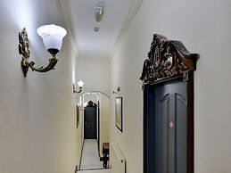 Empire Hotel