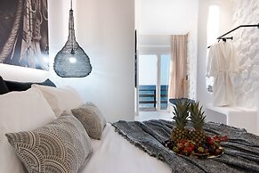 Portara Seaside Luxury Suites