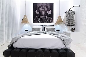 Portara Seaside Luxury Suites