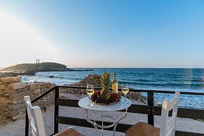 Portara Seaside Luxury Suites