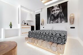 Portara Seaside Luxury Suites