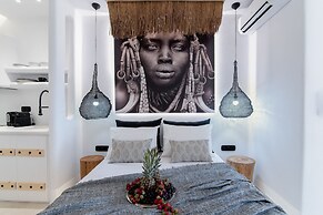 Portara Seaside Luxury Suites