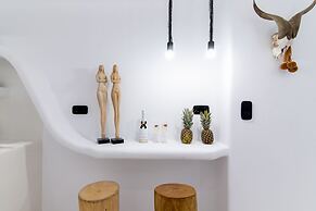 Portara Seaside Luxury Suites