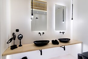 Portara Seaside Luxury Suites