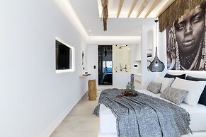 Portara Seaside Luxury Suites