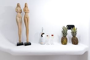 Portara Seaside Luxury Suites