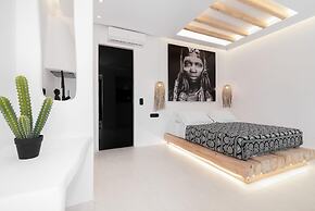 Portara Seaside Luxury Suites