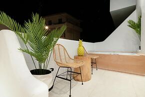 Portara Seaside Luxury Suites