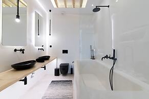 Portara Seaside Luxury Suites