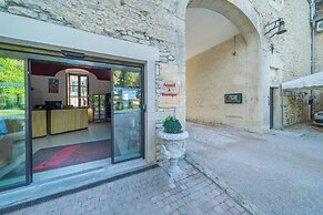 Les Dépendances de Chapeau Cornu