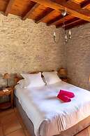 Les Dépendances de Chapeau Cornu