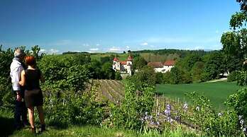 Les Dépendances de Chapeau Cornu