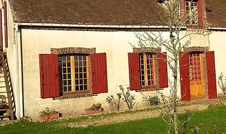 La Longère aux Volets Rouges