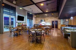 TRYP by Wyndham San Luis Potosi Hotel & Suites