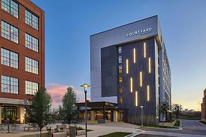 Courtyard by Marriott Baltimore Downtown/McHenry Row