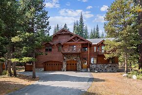 Bear Meadows Lodge - Hot Tub - Tahoe Donner 6 Bedroom Home by RedAwnin