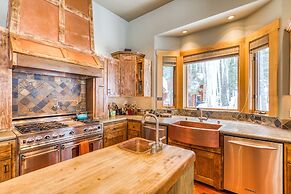 Bear Meadows Lodge - Hot Tub - Tahoe Donner 6 Bedroom Home by RedAwnin