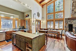 Bear Meadows Lodge - Hot Tub - Tahoe Donner 6 Bedroom Home by RedAwnin