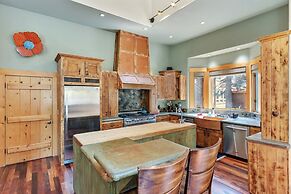 Bear Meadows Lodge - Hot Tub - Tahoe Donner 6 Bedroom Home by RedAwnin