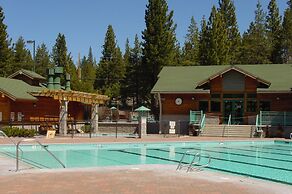 Bear Meadows Lodge - Hot Tub - Tahoe Donner 6 Bedroom Home by RedAwnin