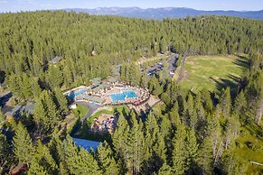 Bear Meadows Lodge - Hot Tub - Tahoe Donner 6 Bedroom Home by RedAwnin