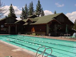 Bear Meadows Lodge - Hot Tub - Tahoe Donner 6 Bedroom Home by RedAwnin