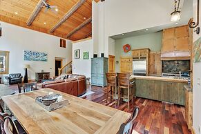 Bear Meadows Lodge - Hot Tub - Tahoe Donner 6 Bedroom Home by RedAwnin