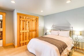 Bear Meadows Lodge - Hot Tub - Tahoe Donner 6 Bedroom Home by RedAwnin