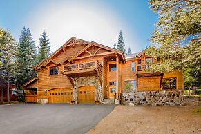 Bear Meadows Lodge - Hot Tub - Tahoe Donner 6 Bedroom Home by RedAwnin