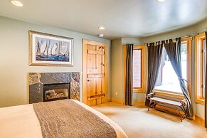 Bear Meadows Lodge - Hot Tub - Tahoe Donner 6 Bedroom Home by RedAwnin