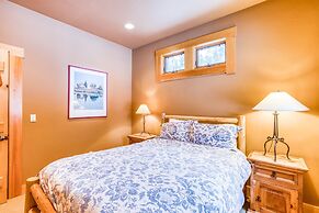 Bear Meadows Lodge - Hot Tub - Tahoe Donner 6 Bedroom Home by RedAwnin