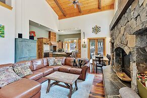 Bear Meadows Lodge - Hot Tub - Tahoe Donner 6 Bedroom Home by RedAwnin