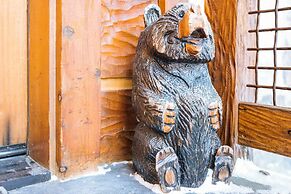 Bear Meadows Lodge - Hot Tub - Tahoe Donner 6 Bedroom Home by RedAwnin