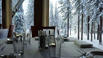 Bear Meadows Lodge - Hot Tub - Tahoe Donner 6 Bedroom Home by RedAwnin