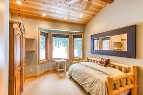 Bear Meadows Lodge - Hot Tub - Tahoe Donner 6 Bedroom Home by RedAwnin