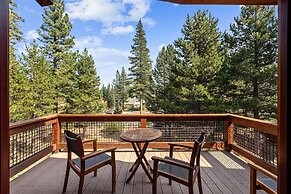 Bear Meadows Lodge - Hot Tub - Tahoe Donner 6 Bedroom Home by RedAwnin