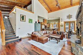 Bear Meadows Lodge - Hot Tub - Tahoe Donner 6 Bedroom Home by RedAwnin