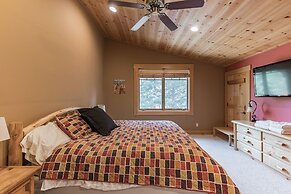 Bear Meadows Lodge - Hot Tub - Tahoe Donner 6 Bedroom Home by RedAwnin