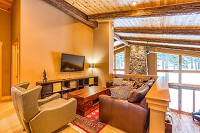 Bear Meadows Lodge - Hot Tub - Tahoe Donner 6 Bedroom Home by RedAwnin