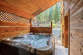 Bear Meadows Lodge - Hot Tub - Tahoe Donner 6 Bedroom Home by RedAwnin