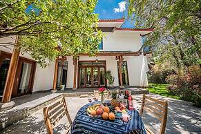 Leliving Butterfly Resort Lijiang