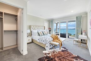 Magnificent Harbour View Villa in Orakei