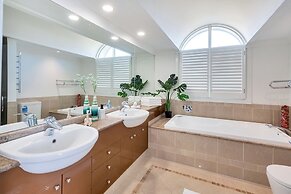 Magnificent Harbour View Villa in Orakei