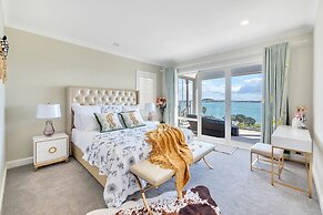 Magnificent Harbour View Villa in Orakei