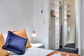 1 Bedroom City Apartment with Parking for 2 Cars