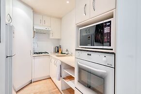 1 Bedroom City Apartment with Parking for 2 Cars