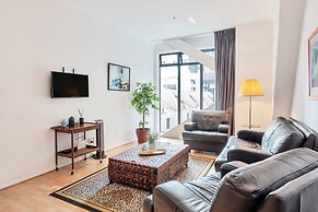 1 Bedroom City Apartment with Parking for 2 Cars